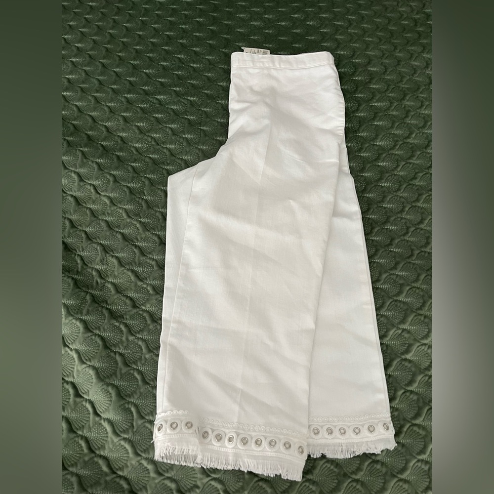 NWT White capris